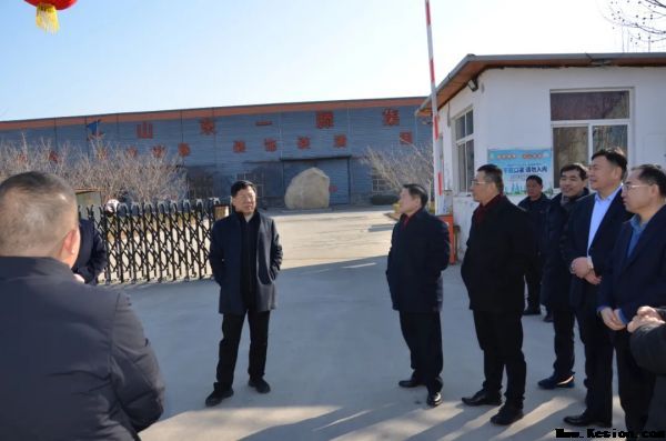 一滕集團舉行大年初一迎新春團拜活動集團黨委書記、董事長滕鴻儒向全體職工拜年