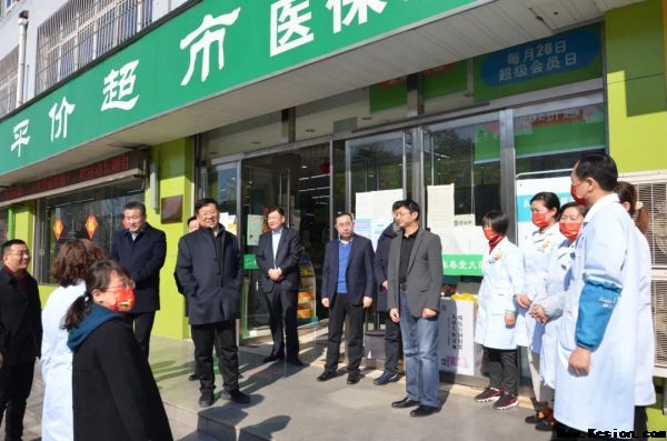 一滕集團舉行大年初一迎新春團拜活動集團黨委書記、董事長滕鴻儒向全體職工拜年