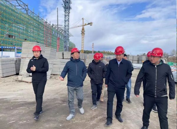 滕鴻儒董事長(zhǎng)調(diào)研一滕建設(shè)集團(tuán)齊齊哈爾機(jī)場(chǎng)項(xiàng)目