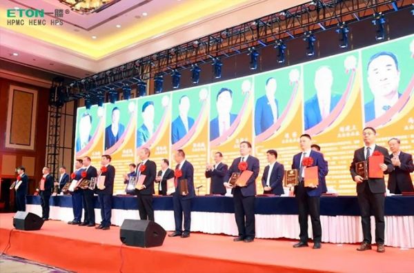 傳承事業(yè)報(bào)國心 續(xù)寫創(chuàng)業(yè)新篇章| 新材料公司總經(jīng)理滕鯤被泰安市委市政府隆重表彰為“泰安市杰出企業(yè)家”