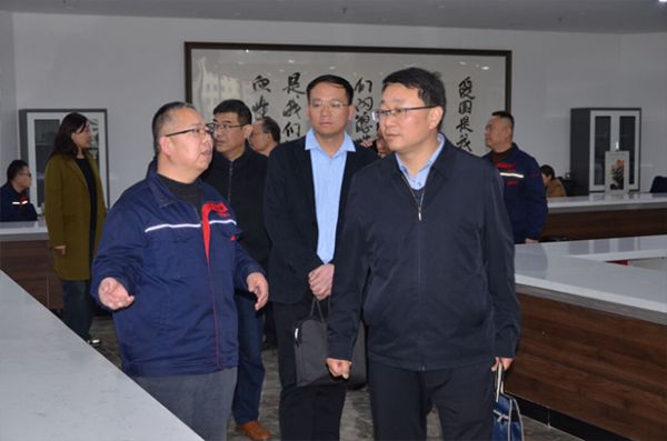 市委黨校2024年度科級(jí)干部進(jìn)修班、中青年骨干培訓(xùn)班學(xué)員到一滕集團(tuán)調(diào)研