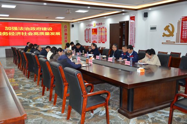 市委黨校2024年度科級(jí)干部進(jìn)修班、中青年骨干培訓(xùn)班學(xué)員到一滕集團(tuán)調(diào)研