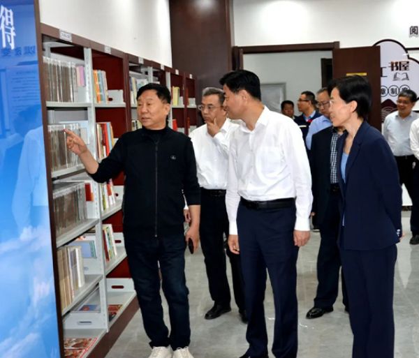 省住房城鄉(xiāng)建設(shè)廳黨組書記任海濤到一滕集團(tuán)調(diào)研指導(dǎo)工作