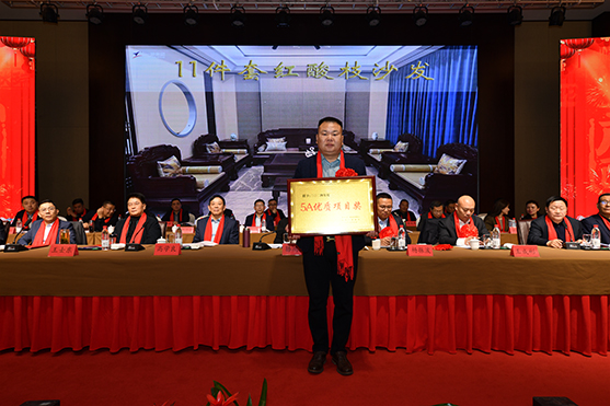 迎接新機(jī)遇 續(xù)寫新輝煌 | 一滕集團(tuán)2024年總結(jié)表彰大會暨2025年度責(zé)任狀授領(lǐng)儀式隆重舉行